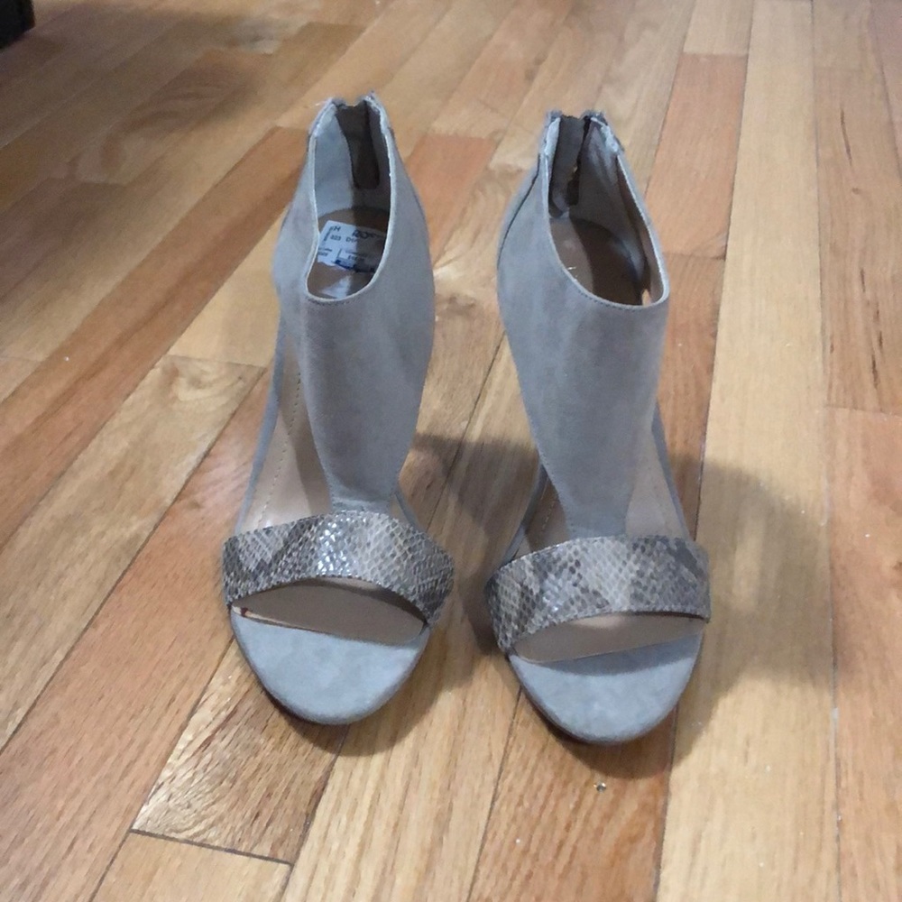 BCBG dress heels